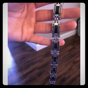 Men’s carbon fiber detail bracelet